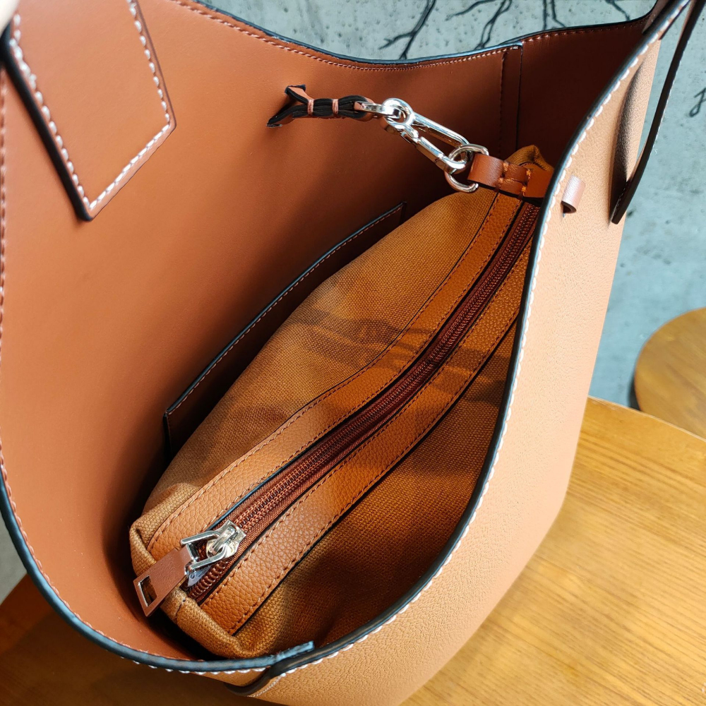 Bolsa feminina grande em couro genuíno caramelo com Organizador Interno  - Sereinna