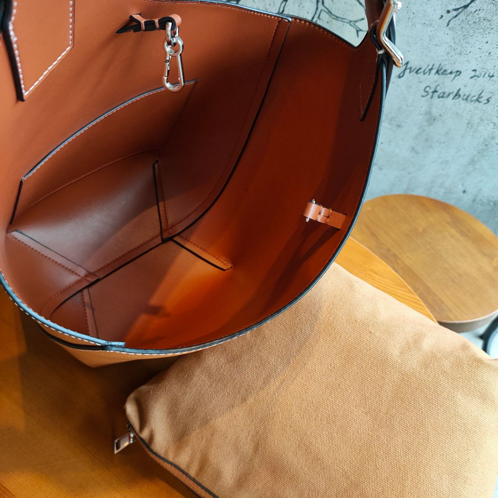 Bolsa feminina grande em couro genuíno caramelo com Organizador Interno  - Sereinna