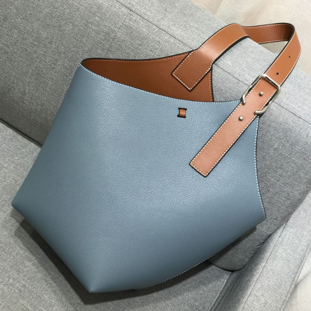 Bolsa feminina grande em couro genuíno azul com Organizador Interno  - Sereinna