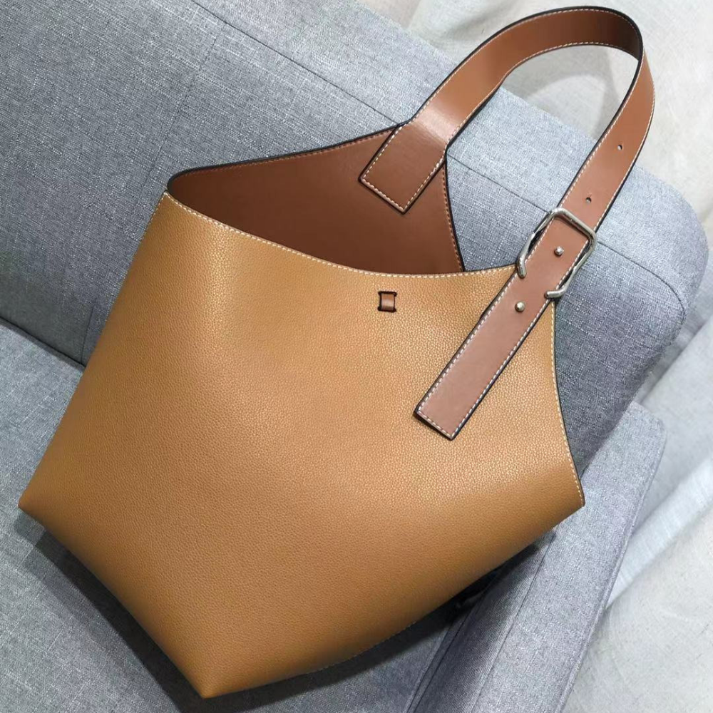 Bolsa feminina grande em couro genuíno caramelo com Organizador Interno  - Sereinna