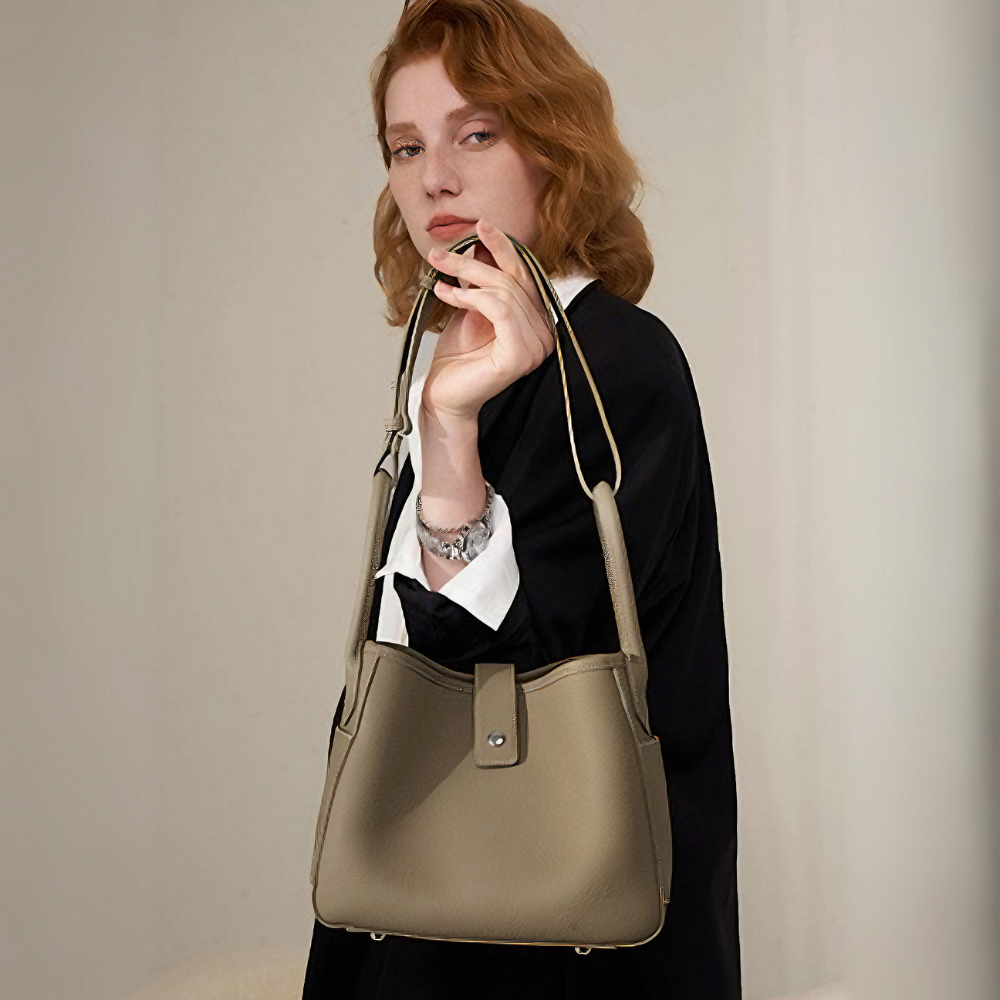 Bolsa feminina média em couro genuíno cáqui com nécessaire - Sereinna