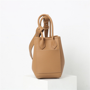 Bolsa feminina média em couro genuíno caramelo com nécessaire - Sereinna