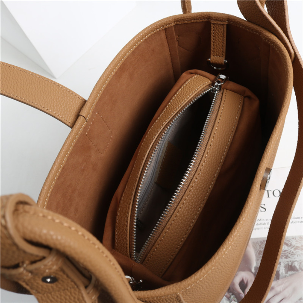 Bolsa feminina média em couro genuíno caramelo com nécessaire - Sereinna