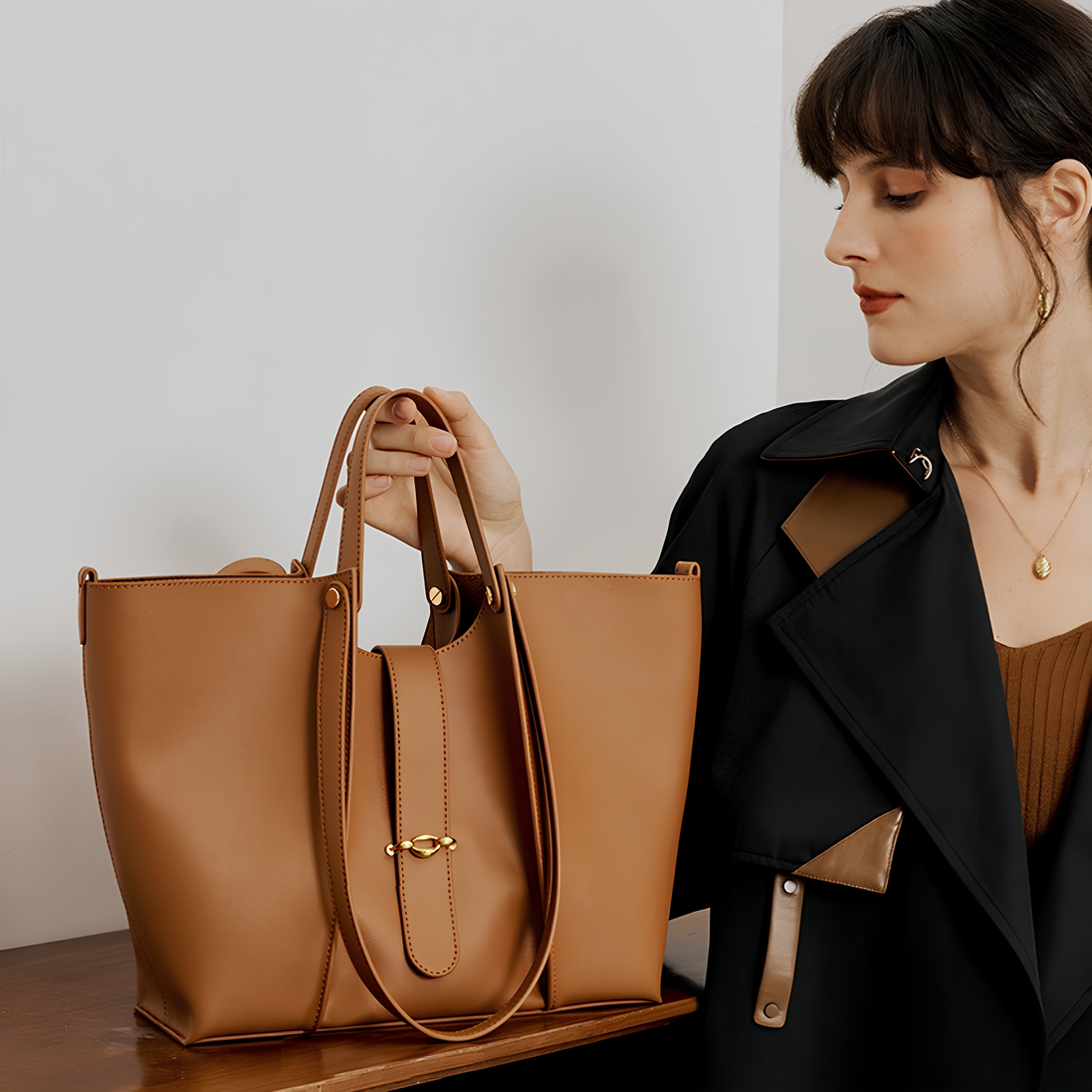 Bolsa feminina grande em couro genuíno caramelo com Organizador Interno - Sereinna