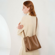 Bolsa feminina média em couro genuíno marrom - Sereinna