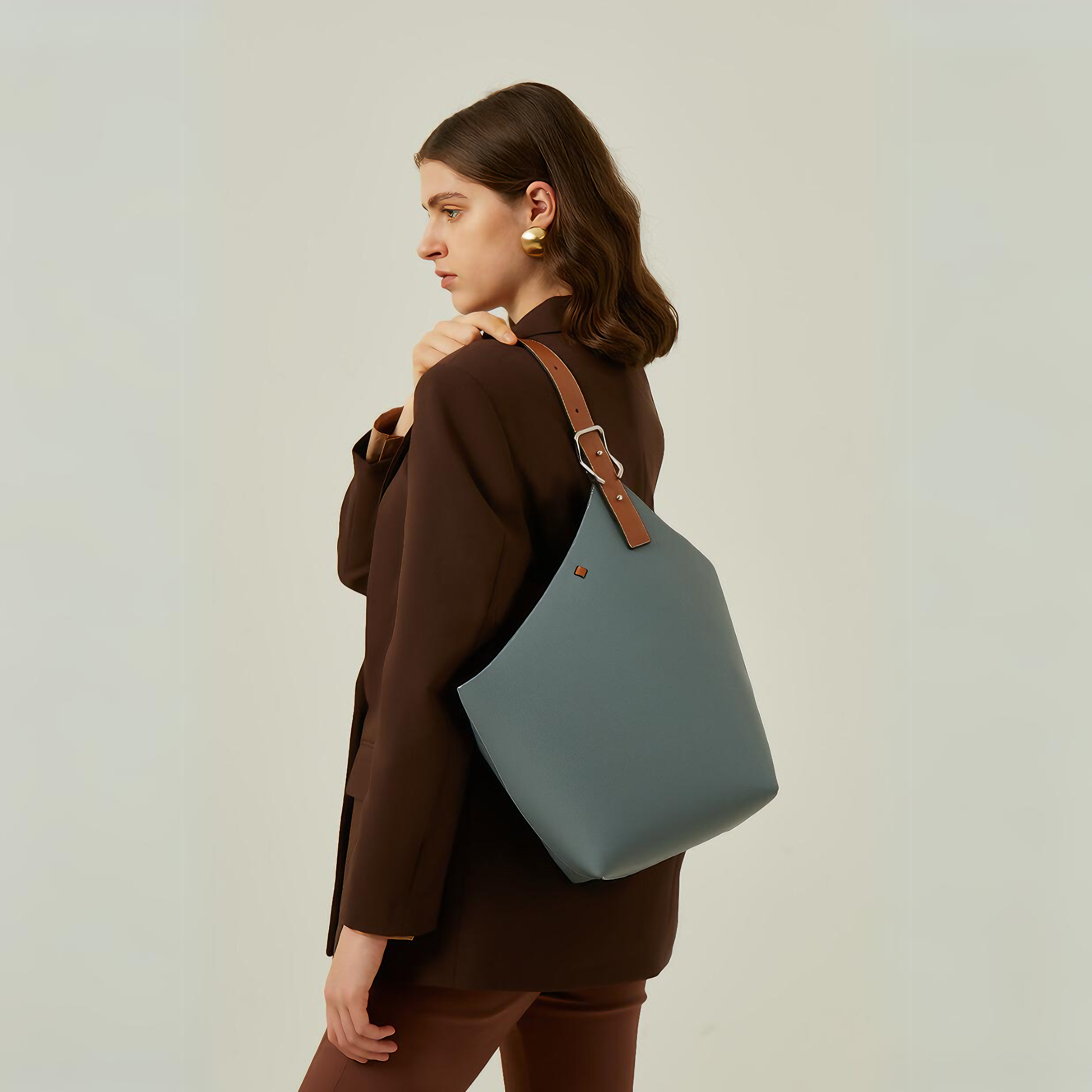 Bolsa feminina grande em couro genuíno azul com Organizador Interno  - Sereinna