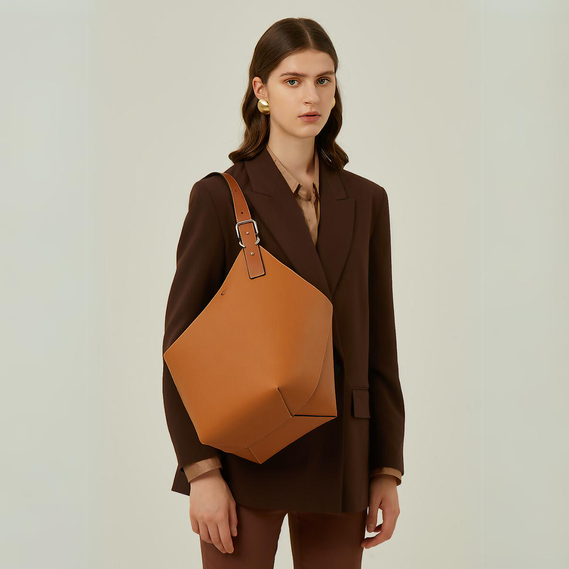 Bolsa feminina grande em couro genuíno caramelo com Organizador Interno  - Sereinna