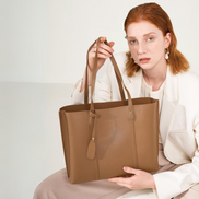 Bolsa feminina grande em couro genuíno marrom - Sereinna