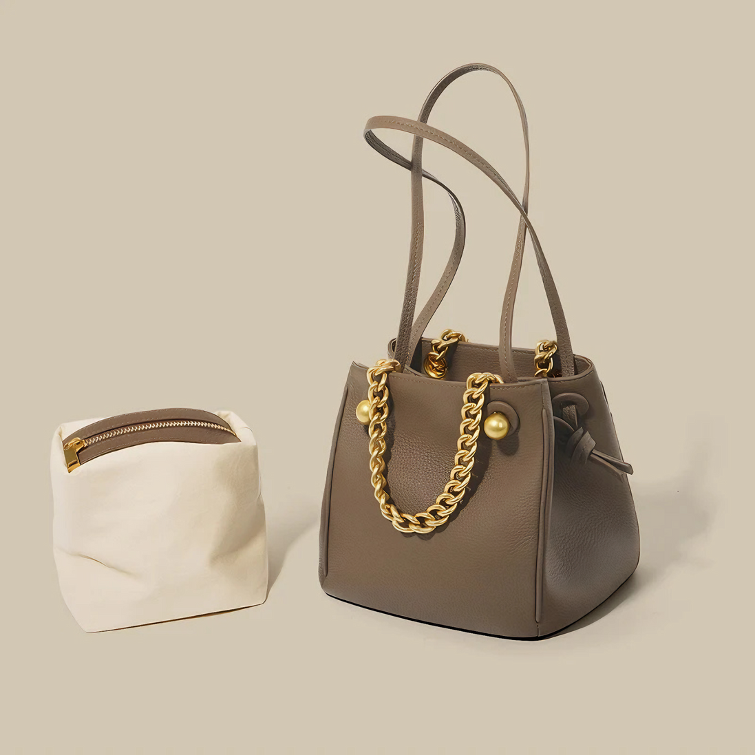 Bolsa pequena em couro genuíno marrom com correntes e organizador interno - sereinna