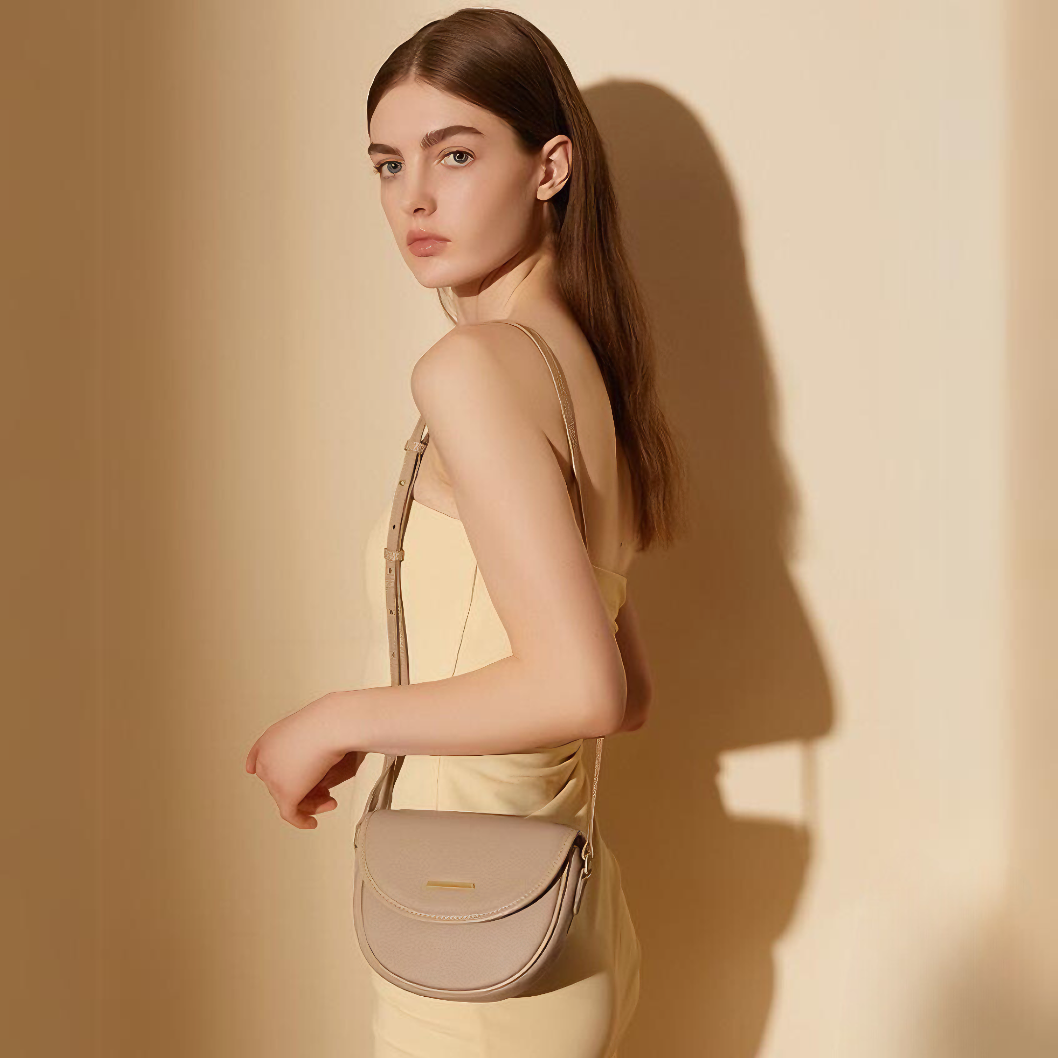 Bolsa Feminina Pequena em Couro Genuíno Cáqui - Sereinna
