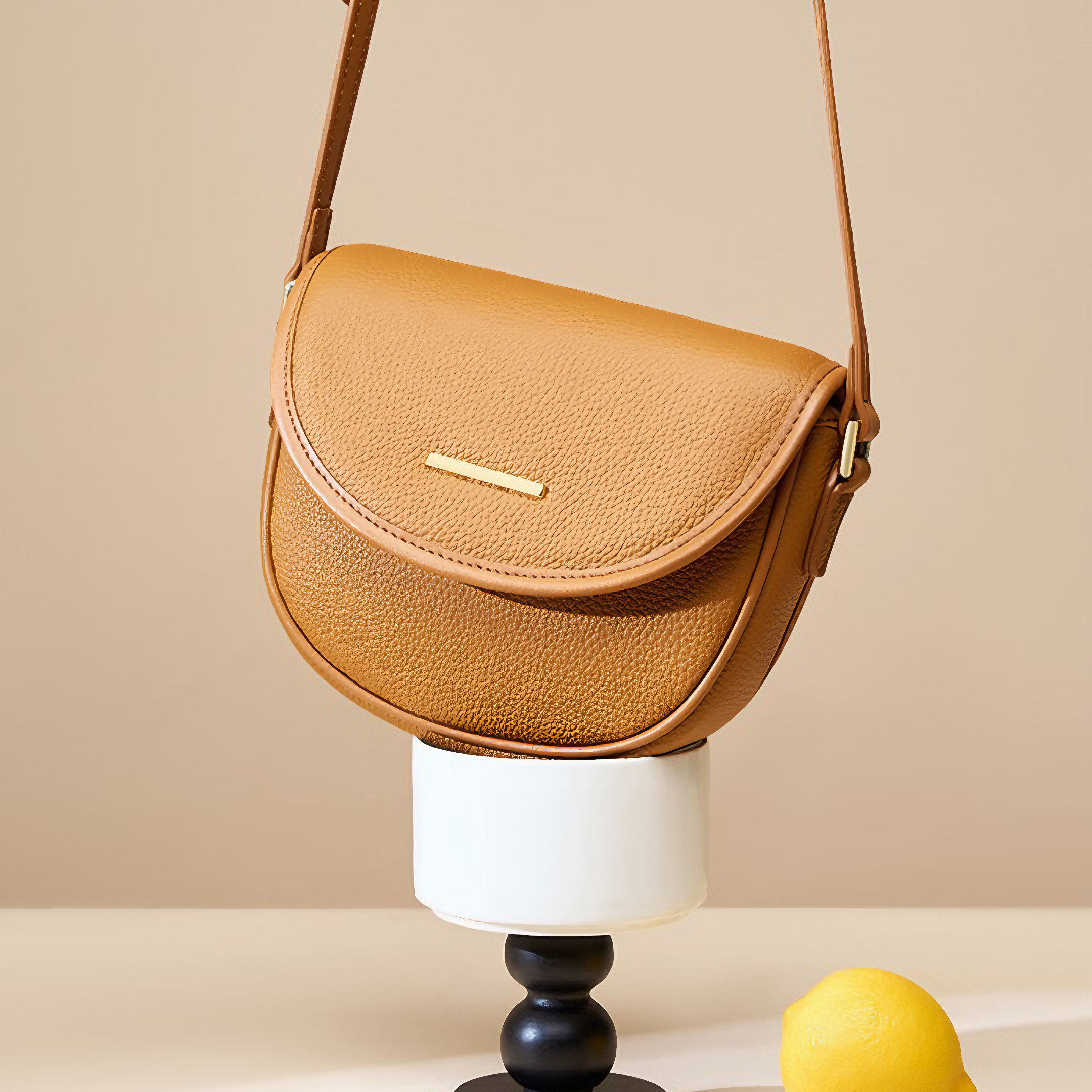 Bolsa Feminina Pequena em Couro Genuíno Caramelo - Sereinna