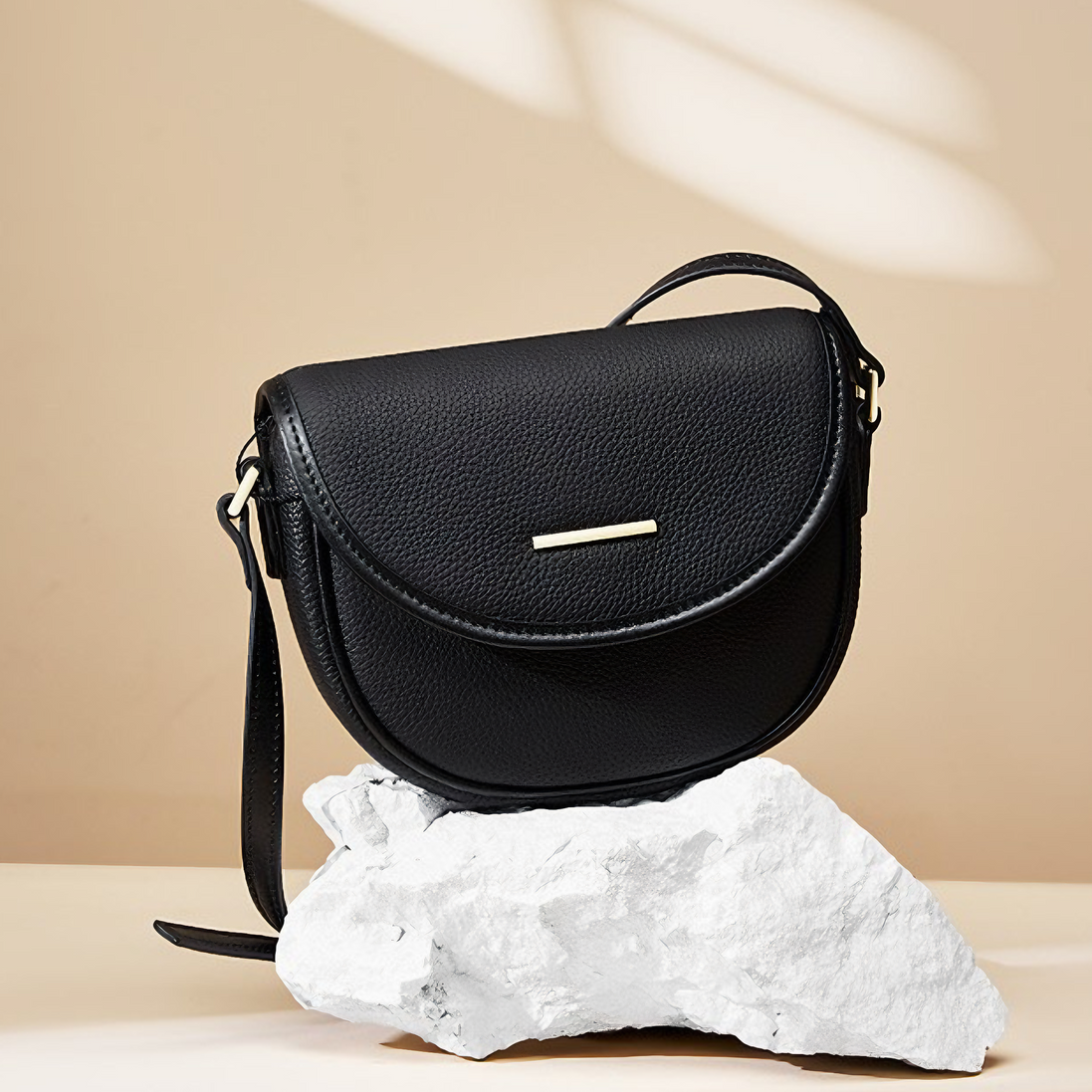 Bolsa Feminina Pequena em Couro Genuíno Preta - Sereinna