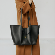 Bolsa feminina grande em couro genuíno preta com Organizador Interno - Sereinna