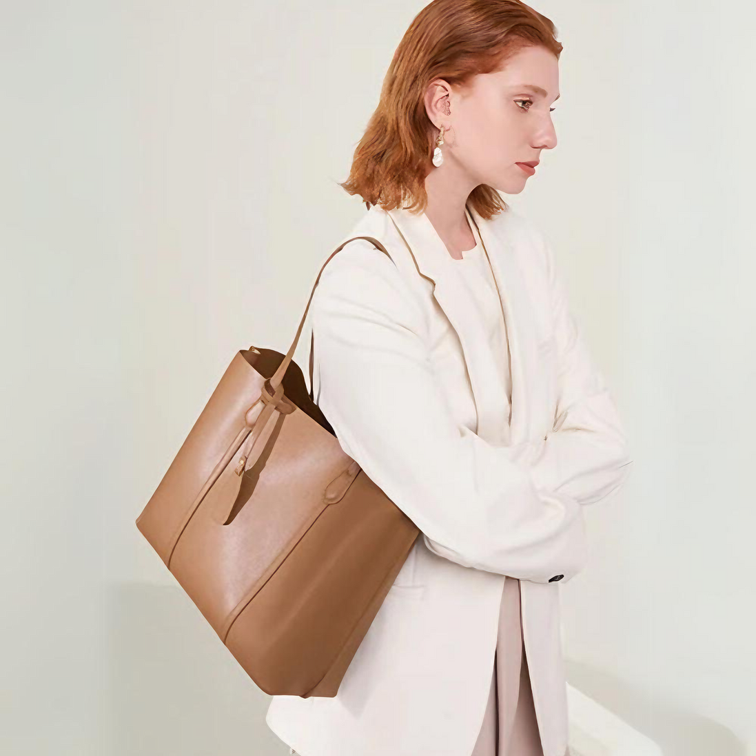 Bolsa feminina grande em couro genuíno marrom - Sereinna