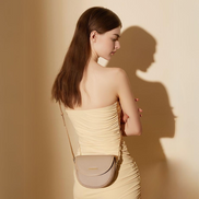 Bolsa Feminina Pequena em Couro Genuíno Cáqui - Sereinna