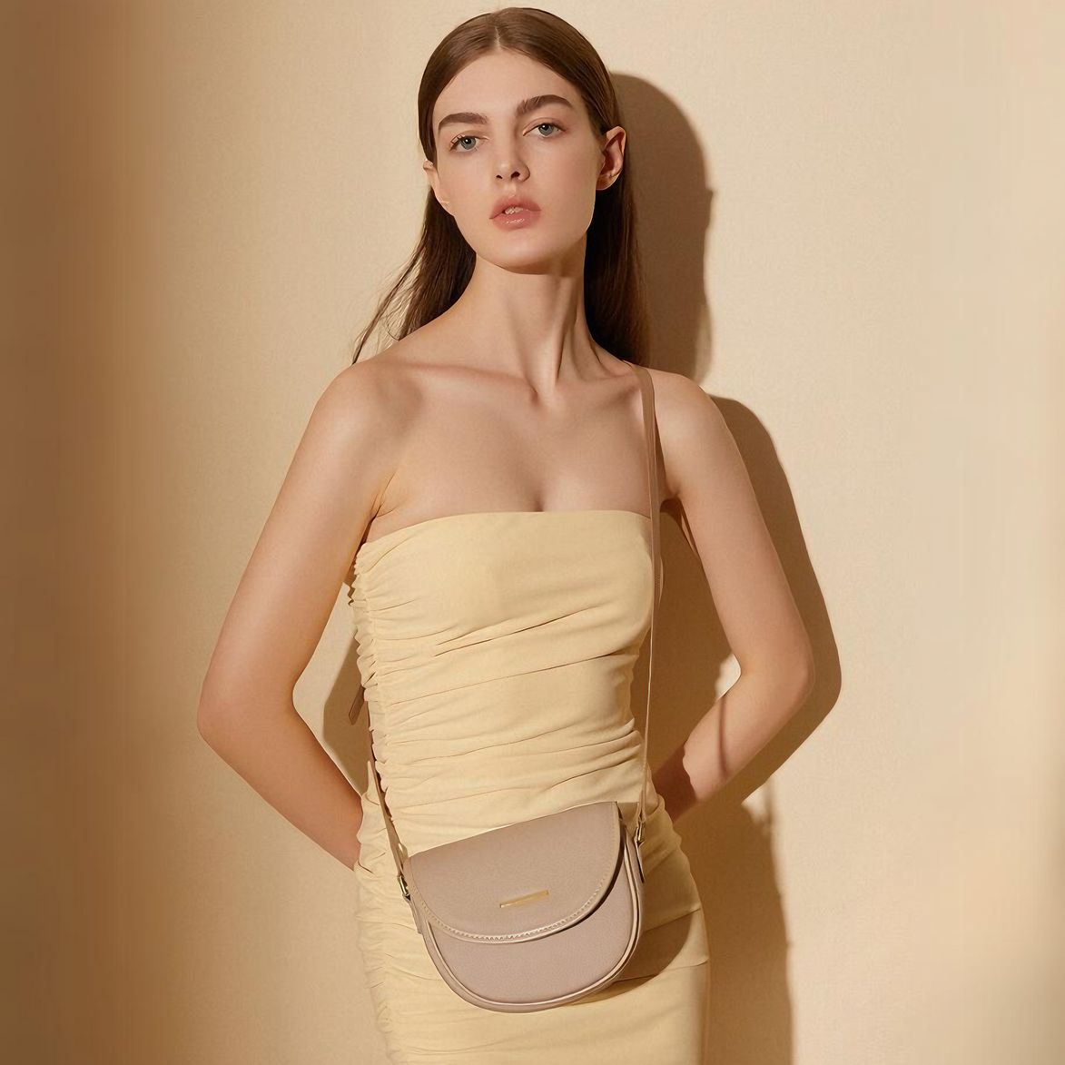 Bolsa Feminina Pequena em Couro Genuíno Cáqui - Sereinna