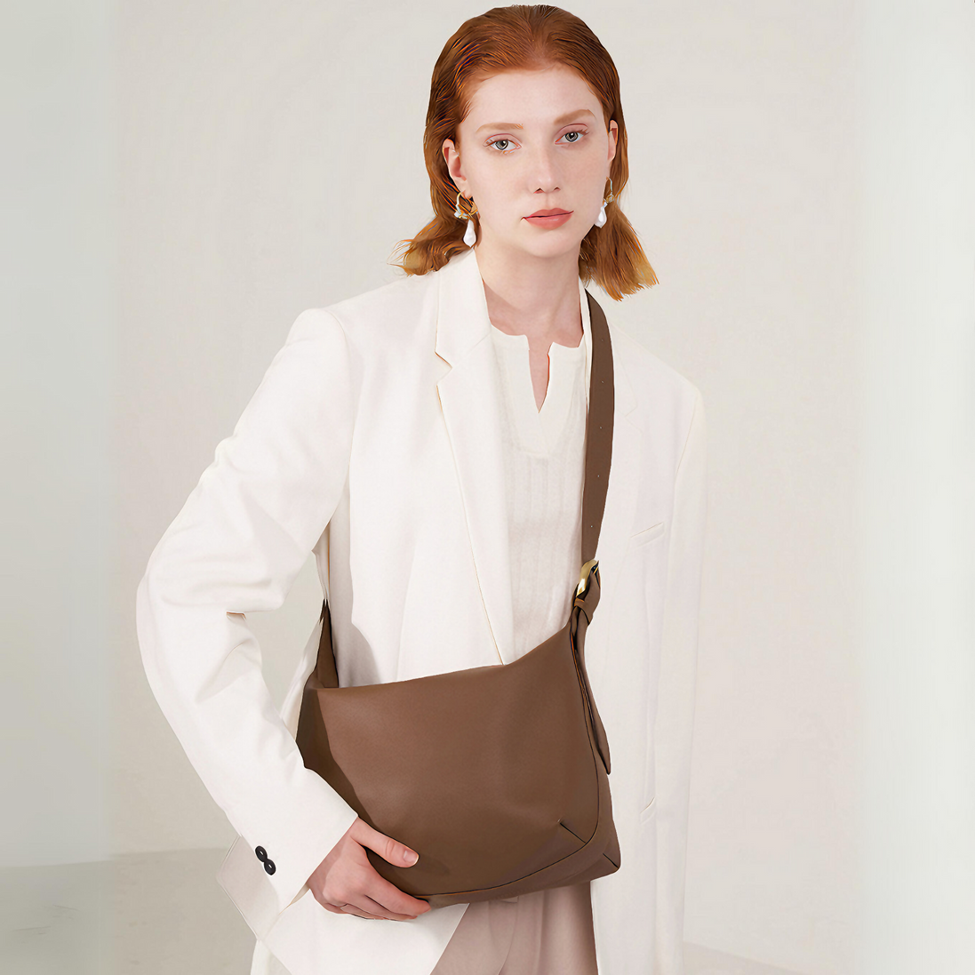 Bolsa feminina média em couro genuíno marrom - Sereinna