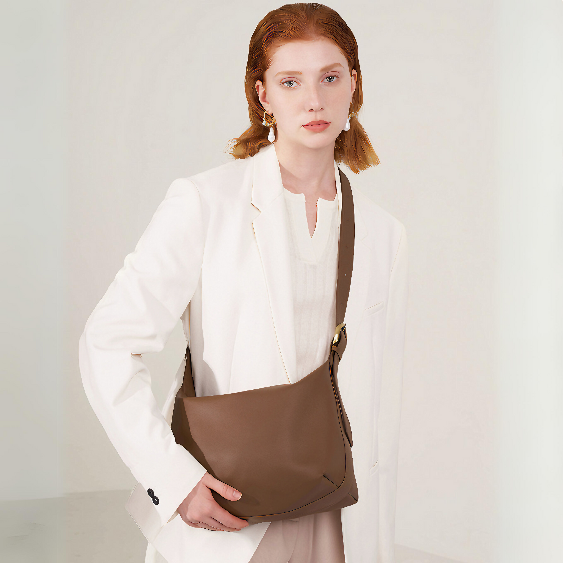 Bolsa feminina média em couro genuíno marrom - Sereinna