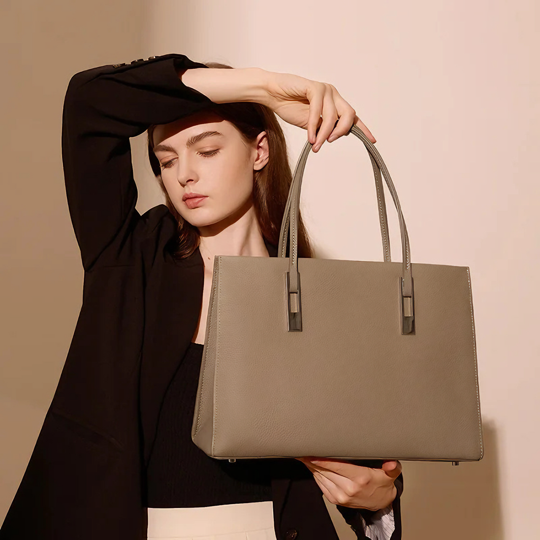 Bolsa feminina grande em couro genuíno cinza - Sereinna