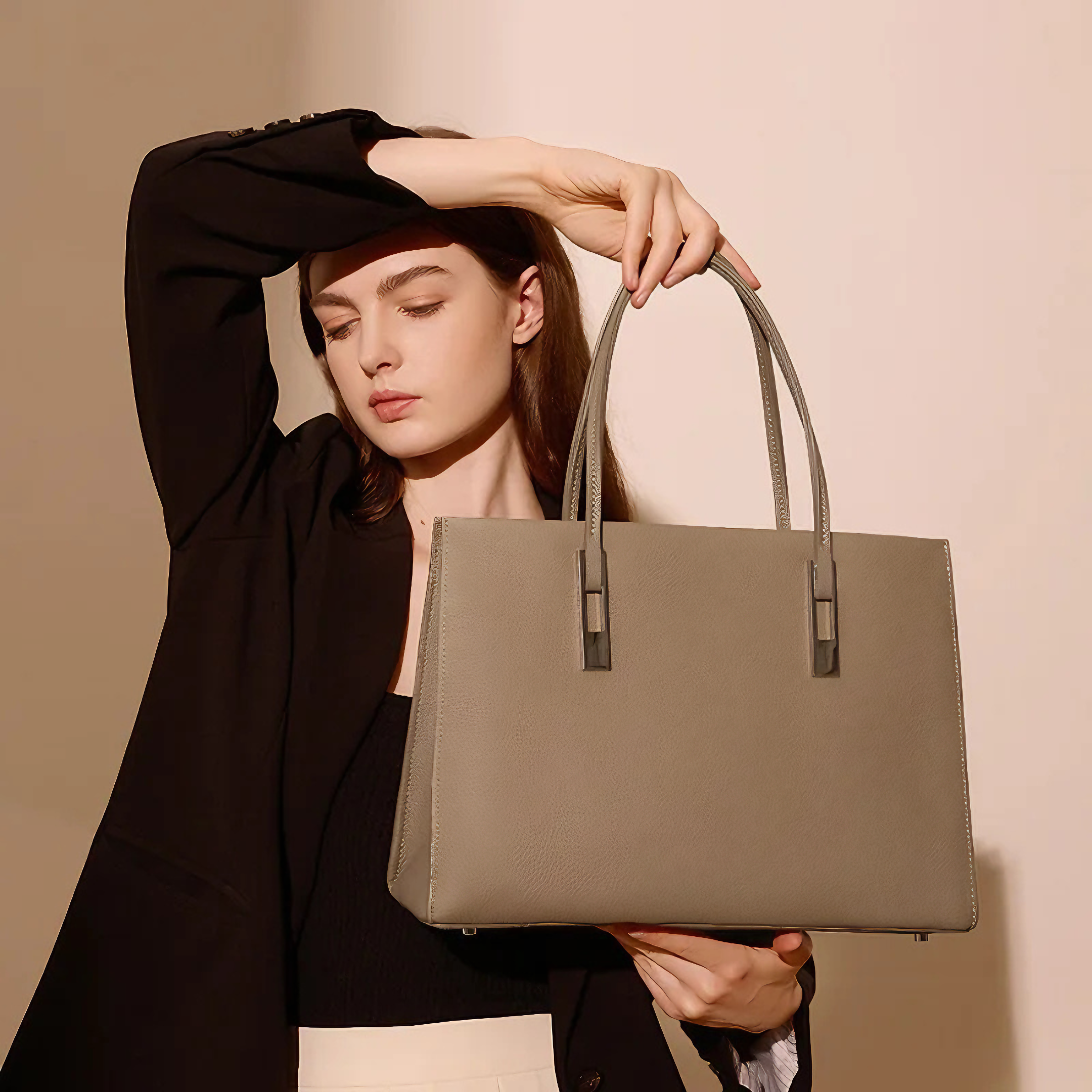 Bolsa feminina grande em couro genuíno cinza - Sereinna