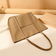 Bolsa Feminina Grande em Couro Genuino Marrom com Organizador Interno - Sereinna