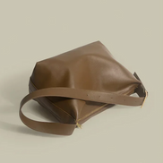 Bolsa feminina média em couro genuíno marrom - Sereinna