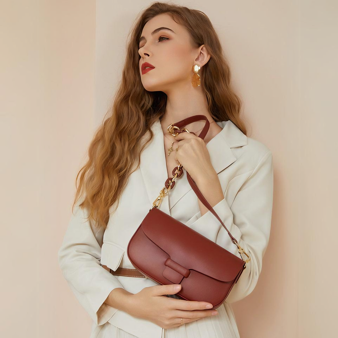 Bolsa Feminina Pequena em Couro Split Vermelha com Correntes - Sereinna