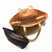 Bolsa Grande em Couro Genuino Dourada com Organizador Interno - Sereinna