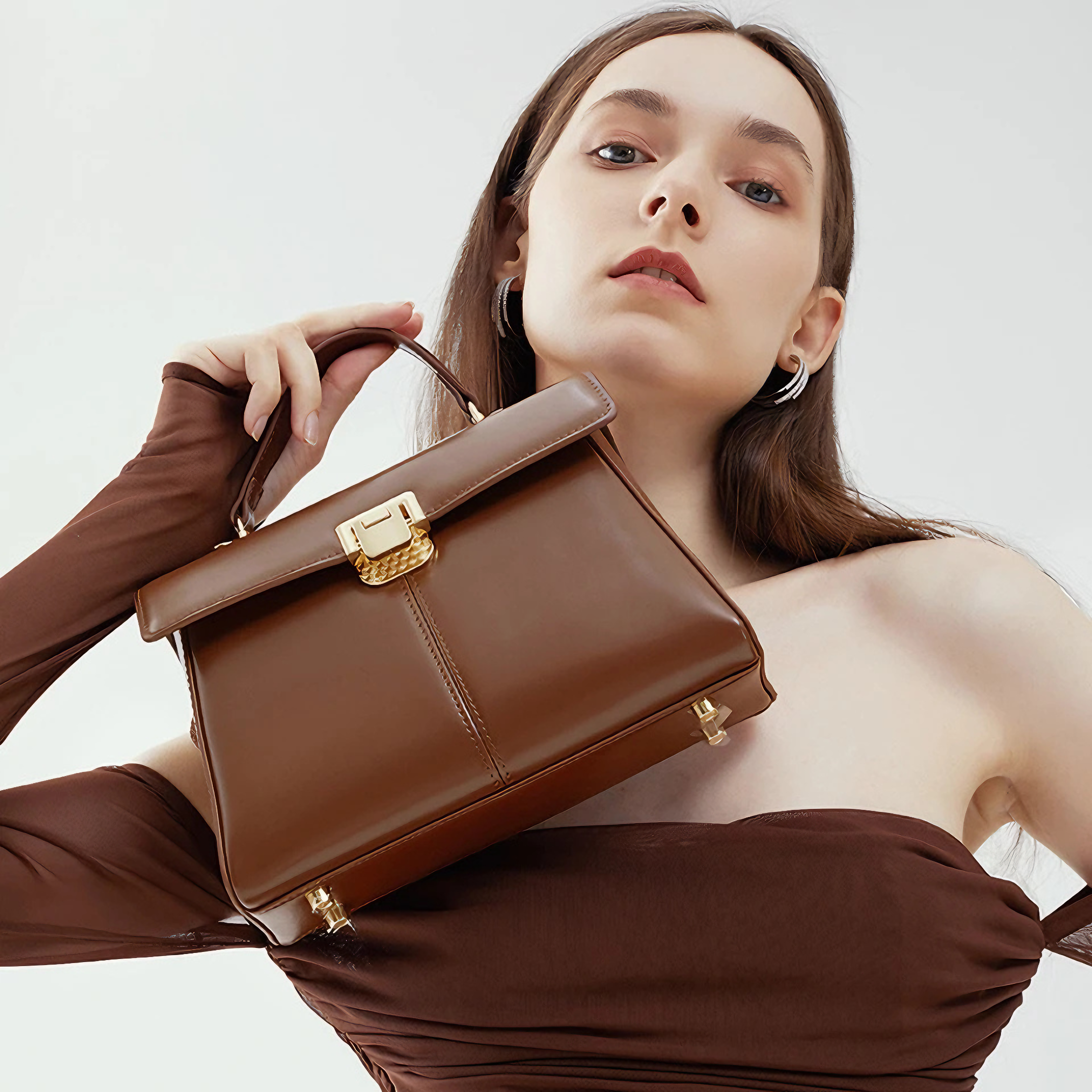 Bolsa feminina pequena em couro genuíno marrom - Sereinna