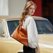 Bolsa Feminina Grande em Couro Genuíno Caramelo - Sereinna
