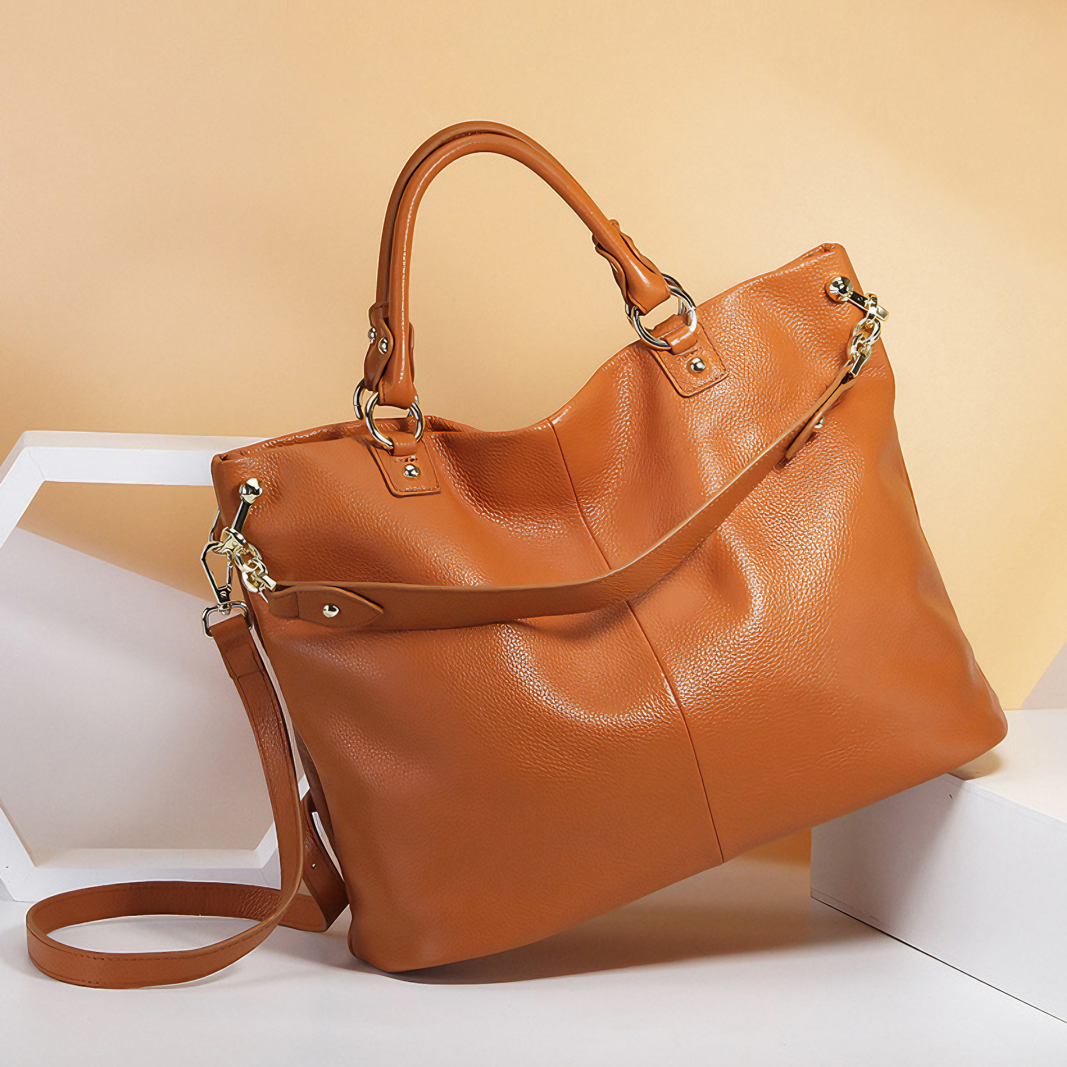 Bolsa Feminina Grande em Couro Genuíno Caramelo - Sereinna