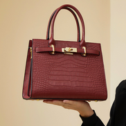 Bolsa Media com Detalhes Dourados em Couro Genuíno Borgonha - Sereinna