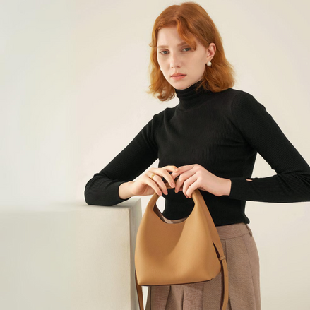 Bolsa Pequena em Couro Genuino Marrom com Organizador Interno - Sereinna