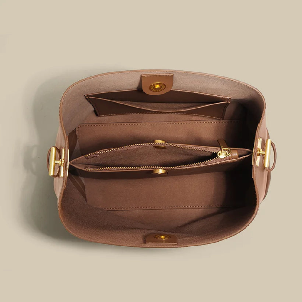 Bolsa feminina média em couro genuíno marrom - Sereinna