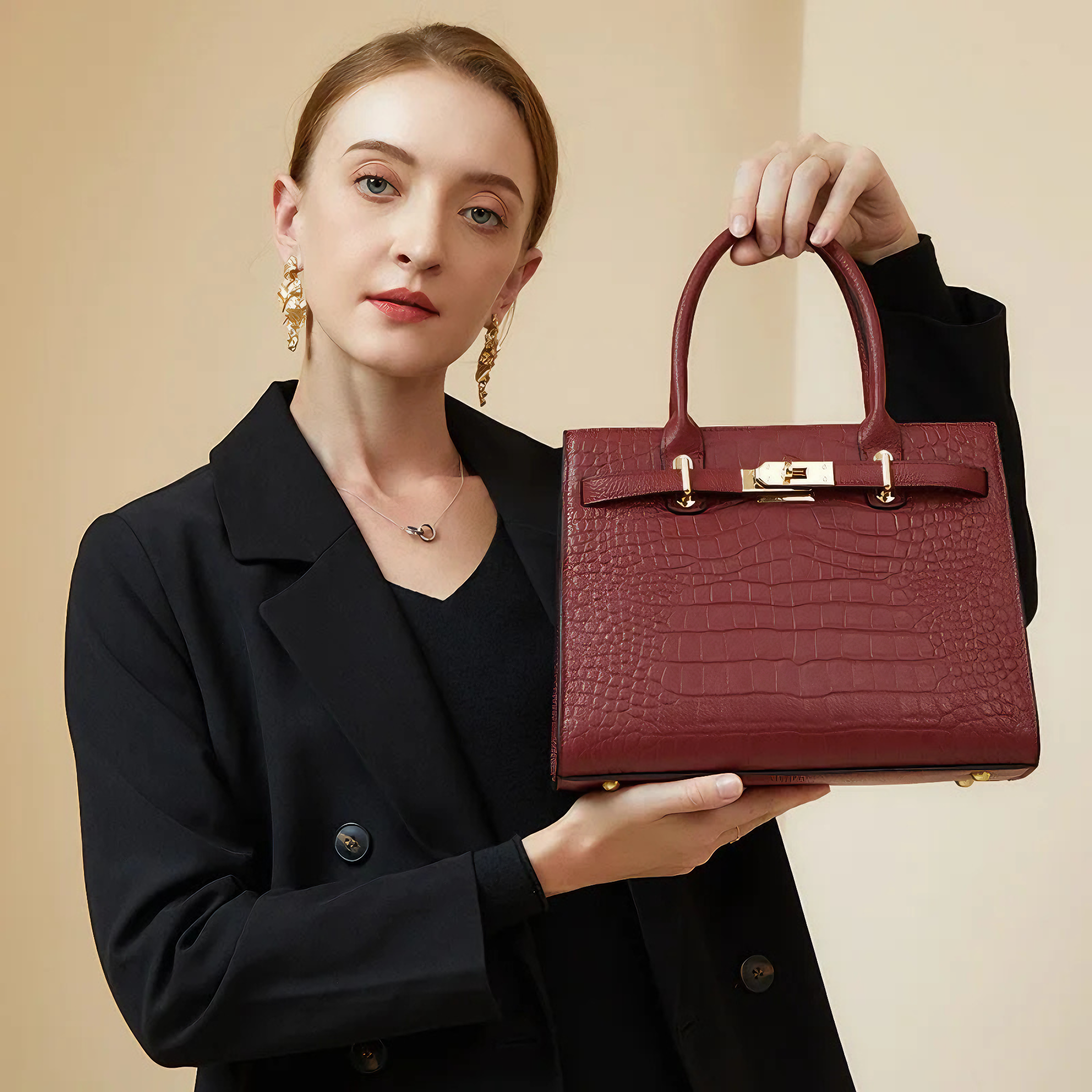 Bolsa Media com Detalhes Dourados em Couro Genuíno Borgonha - Sereinna
