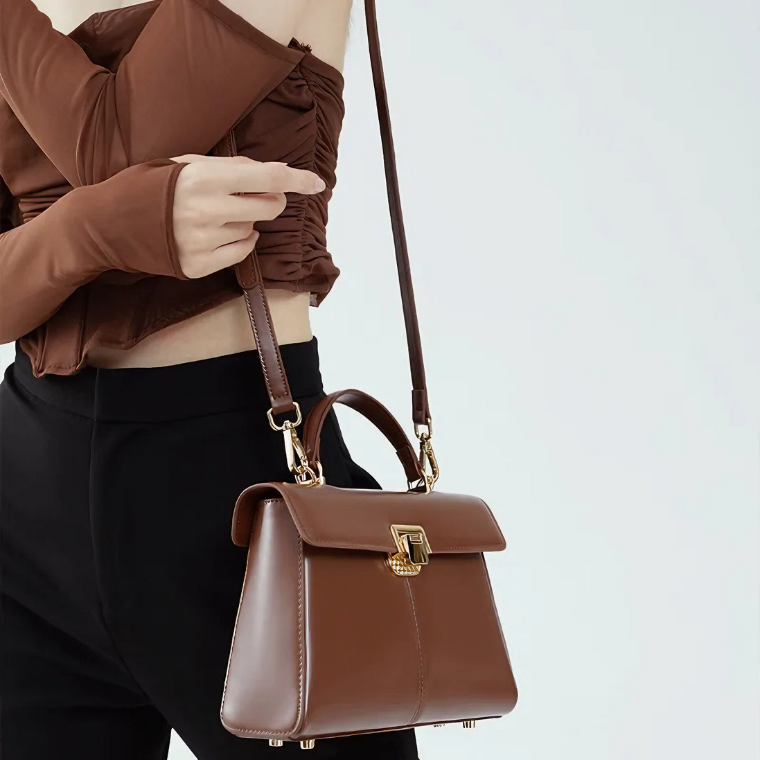 Bolsa feminina pequena em couro genuíno marrom - Sereinna